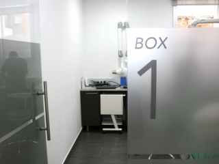 Interior cl&iacute;nica dental Prodents porta box 1